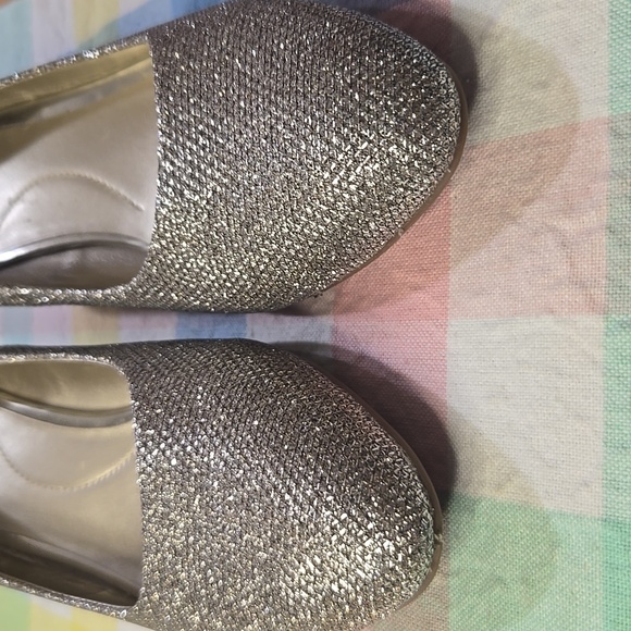 Bandolino women’s size 8 silver/champagne wedge formal party shoe NVTV 298 - Picture 4 of 7